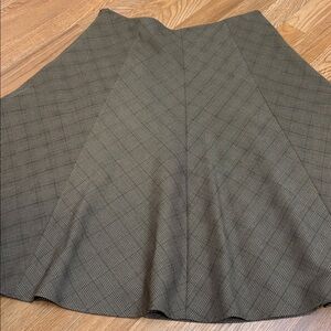 Jones New York Signature tan and brown plaid A-line midi skirt. Size 14.